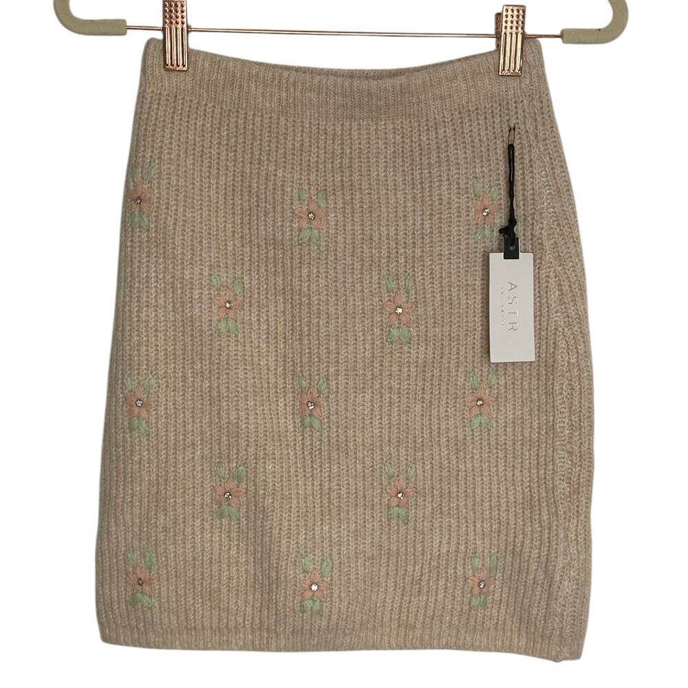 ASTR The Label Knit Mini Skirt Floral Embroidered Casual Preppy Fall Winter XS